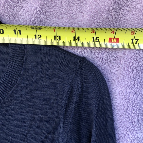 Sweater w/ flutter Sz M - Picture 5 of 6